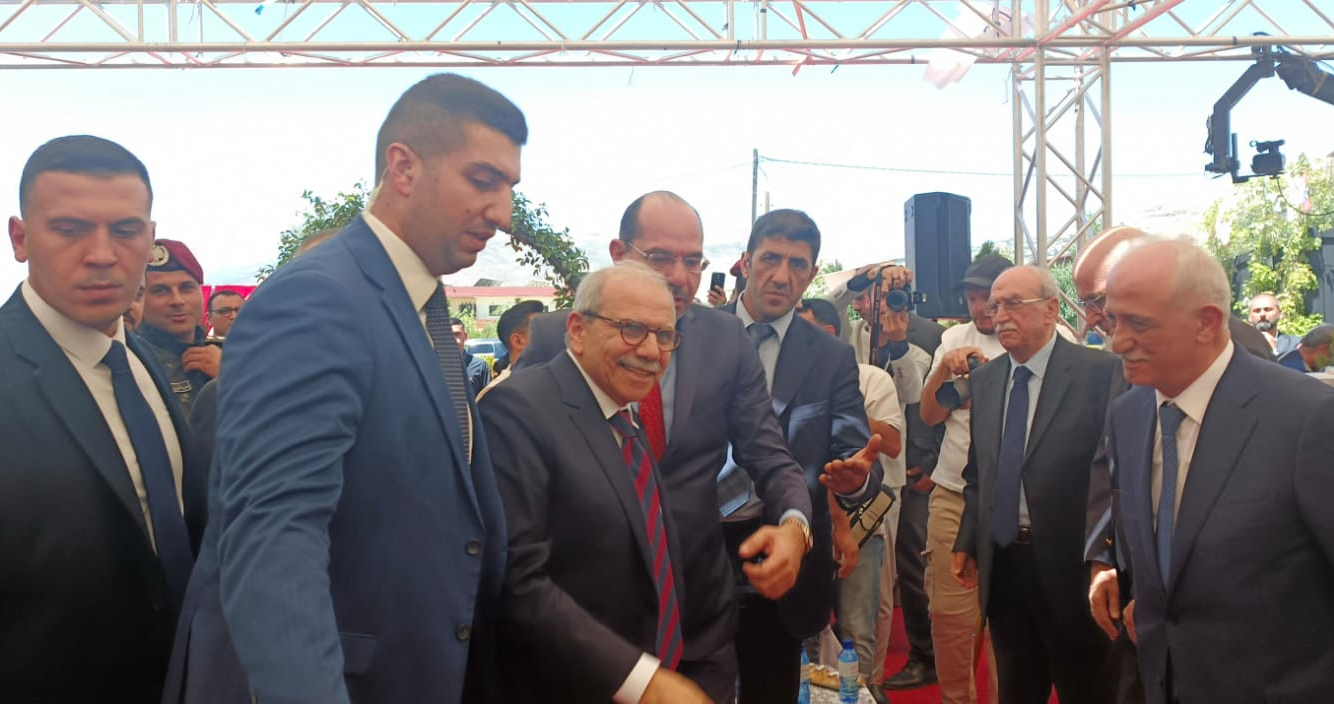 سلام واضعا حجر الاساس لمجمع البقاع الاسلامي