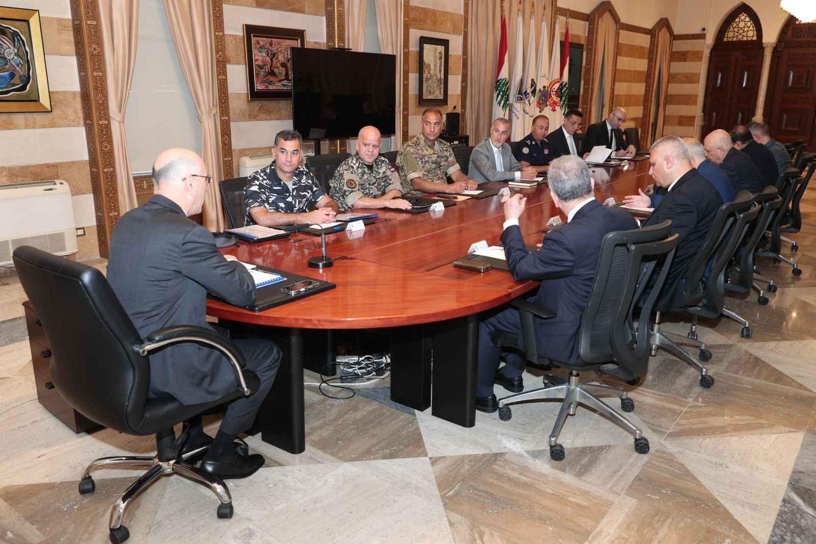 الحجار تراس مجلس الامن المركزي:لتعزيز الامن والاستقرار