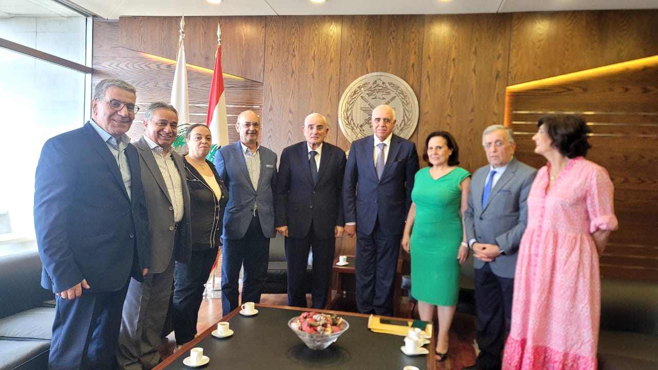 نقابة المحررين تزور وزير الدفاع