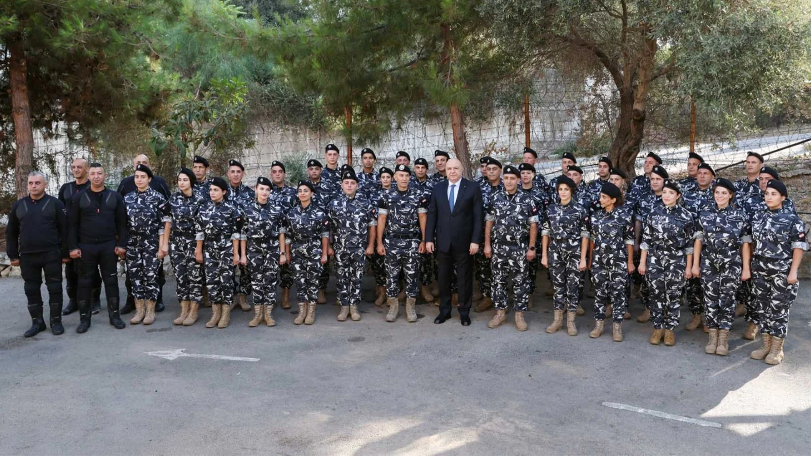 عون يتفقد سريةحرس الرئاسة…