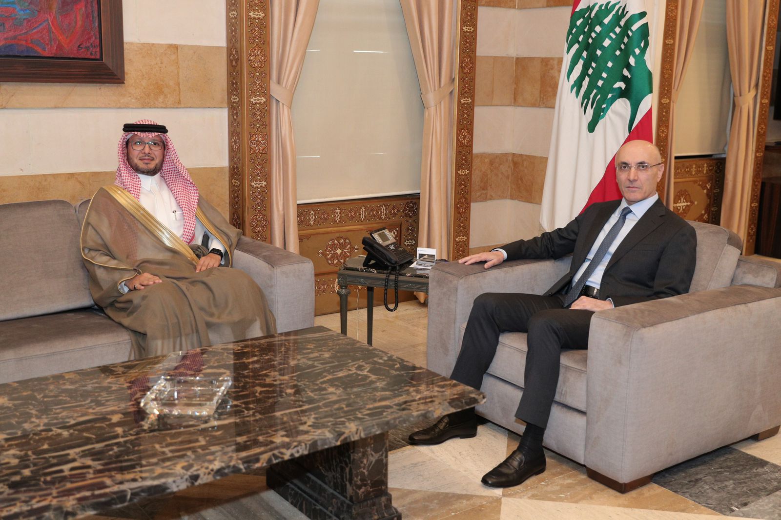 الحجار مستقبلا البخاري:مكافحة المخدرات اولوية وطنية