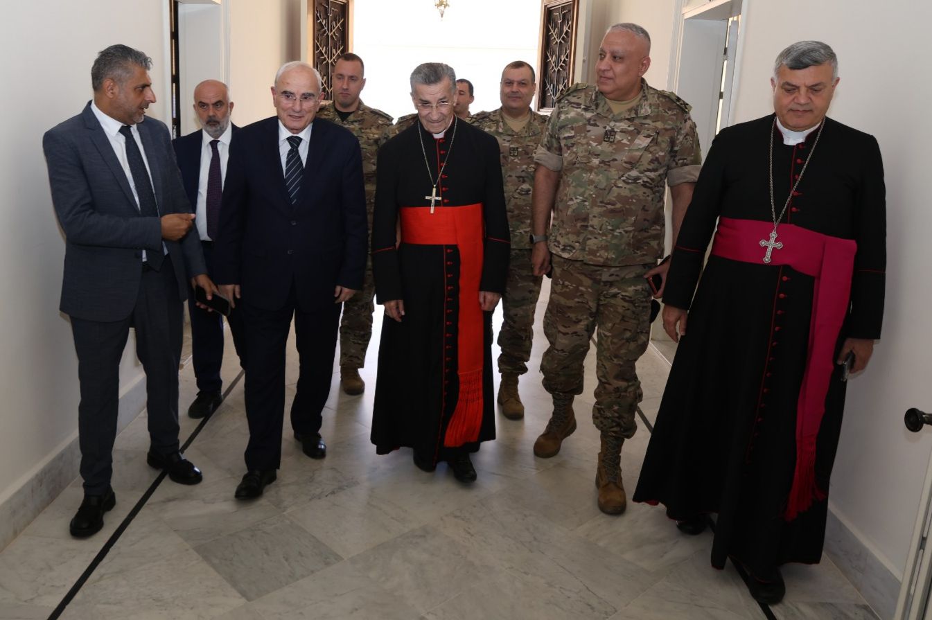 وزير الدفاع الوطني يزور البطريرك الراعي