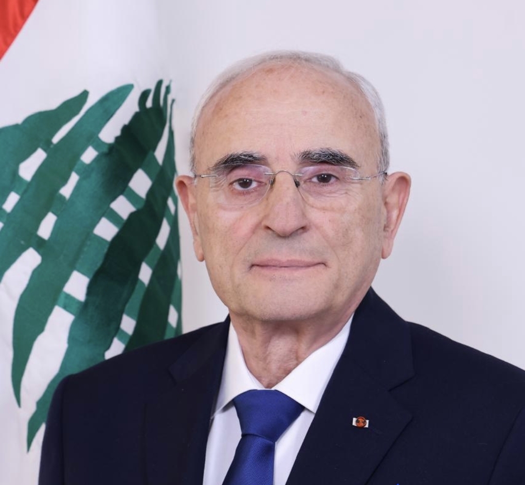 وزير الدفاع الوطني يصل على رأس وفد إلى المملكة العربية السعودية