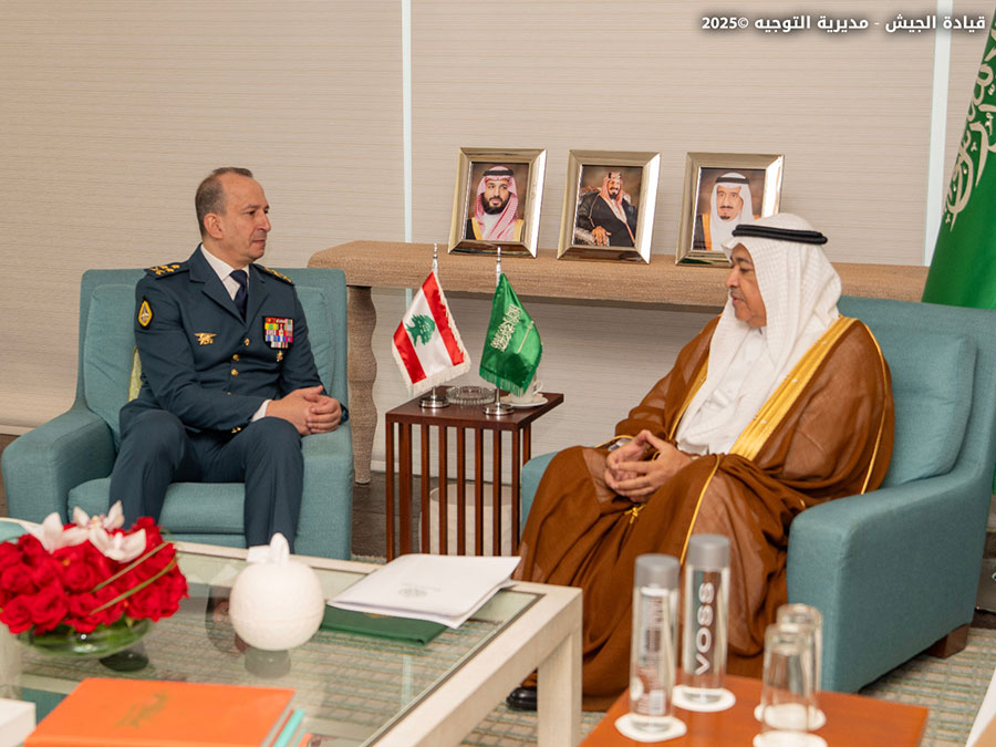 قائد الجيش يشارك في حوار المنامة
