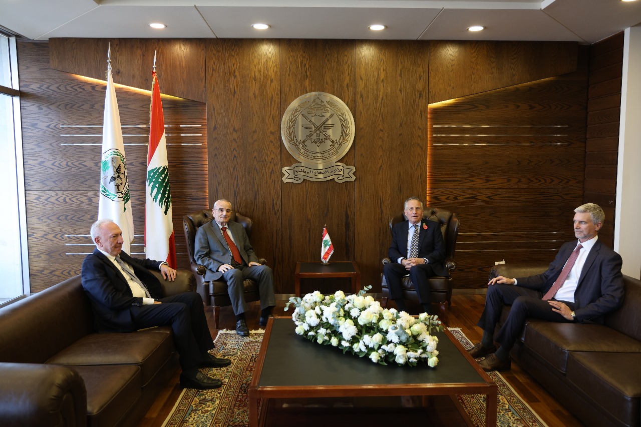 وزير الدفاع يلتقي وفدا من معهد توني بلير