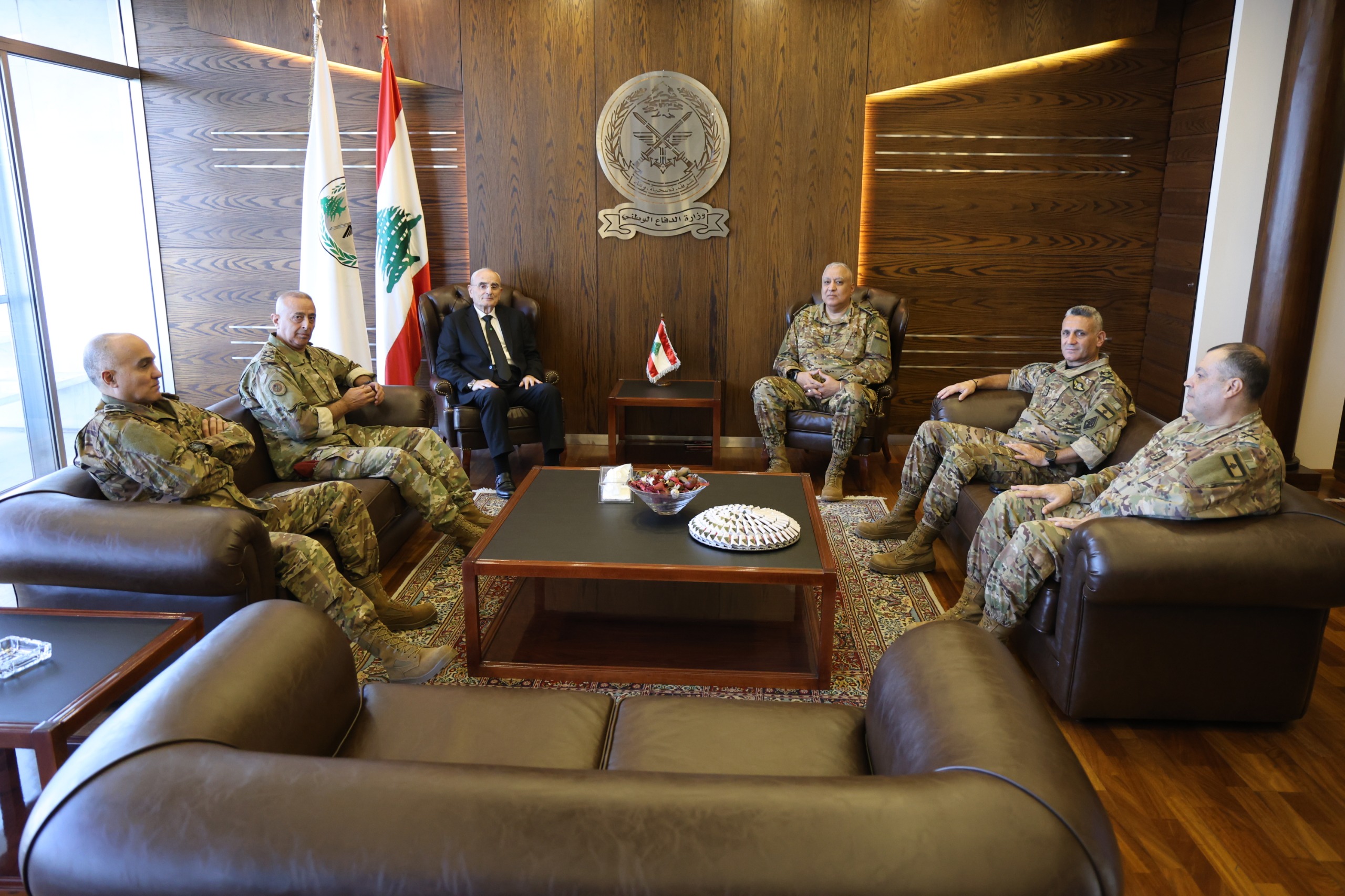 استقبالات وزير الدفاع الوطني