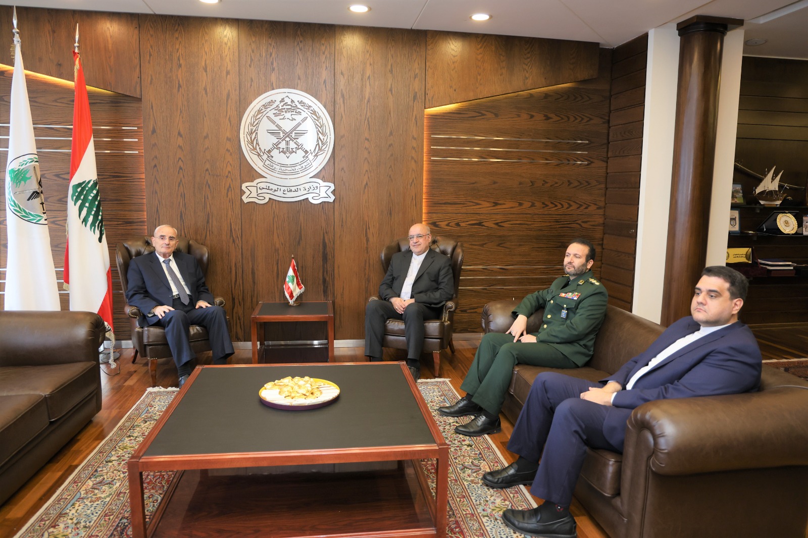 استقبالات وزير الدفاع الوطني