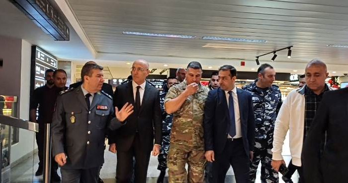 الحجار من المطار ينوه بمستوى التطور والتحسن