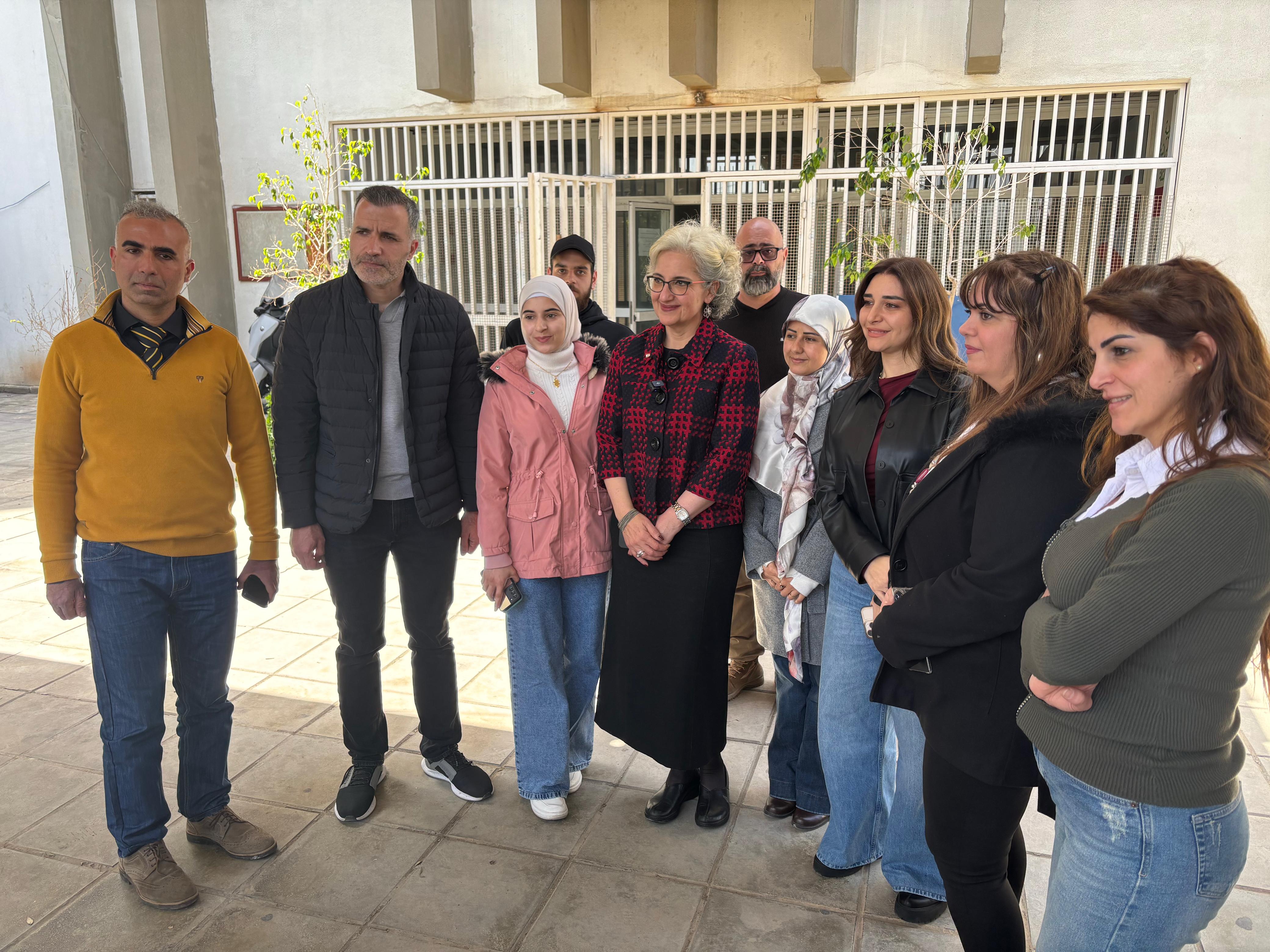 وزيرة التربية تجول على مدارس الإيواء في بئر حسن.