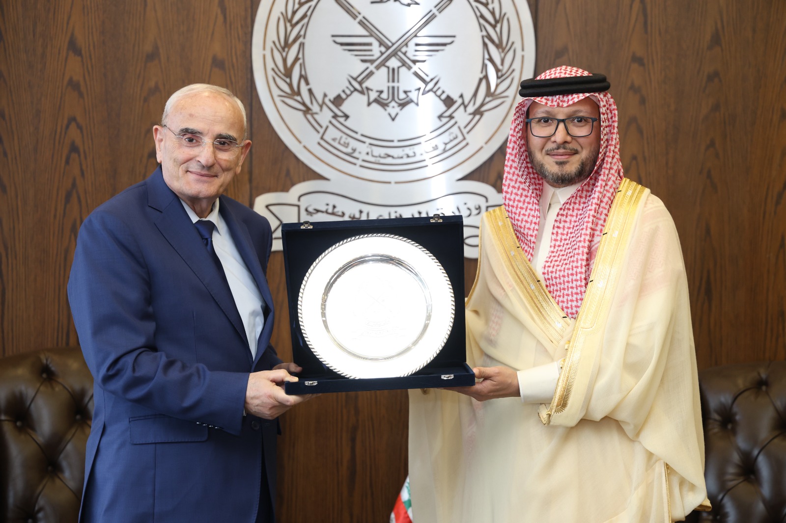 وزير الدفاع يستقبل السفير السعودي مودعا ويشكر المملكة لوقوفها إلى جانب لبنان.