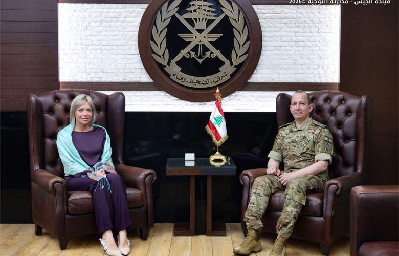 بلا سخارت والسفير الكويتي والنائب الخير في زيارة قائد الجيش