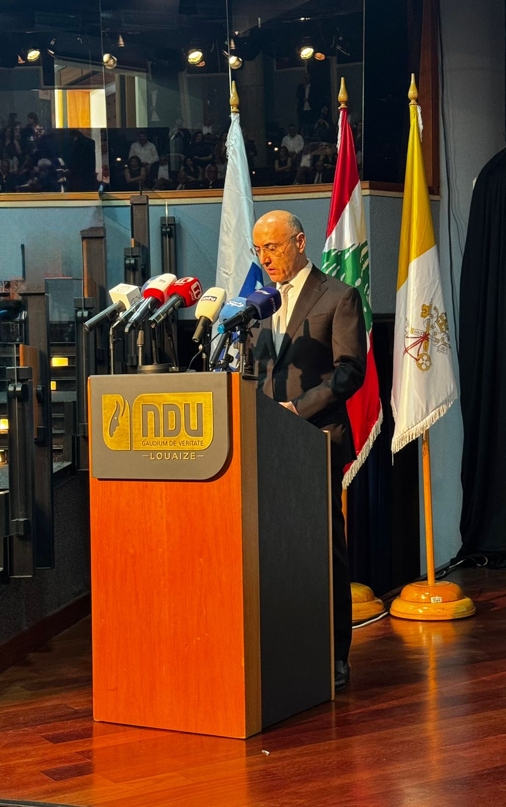 الحجار في جامعة اللويزة يشيد بالدور الوطني والإنساني الذي قامت وتقوم به البلديات في التخفيف من معاناة النازحين.
