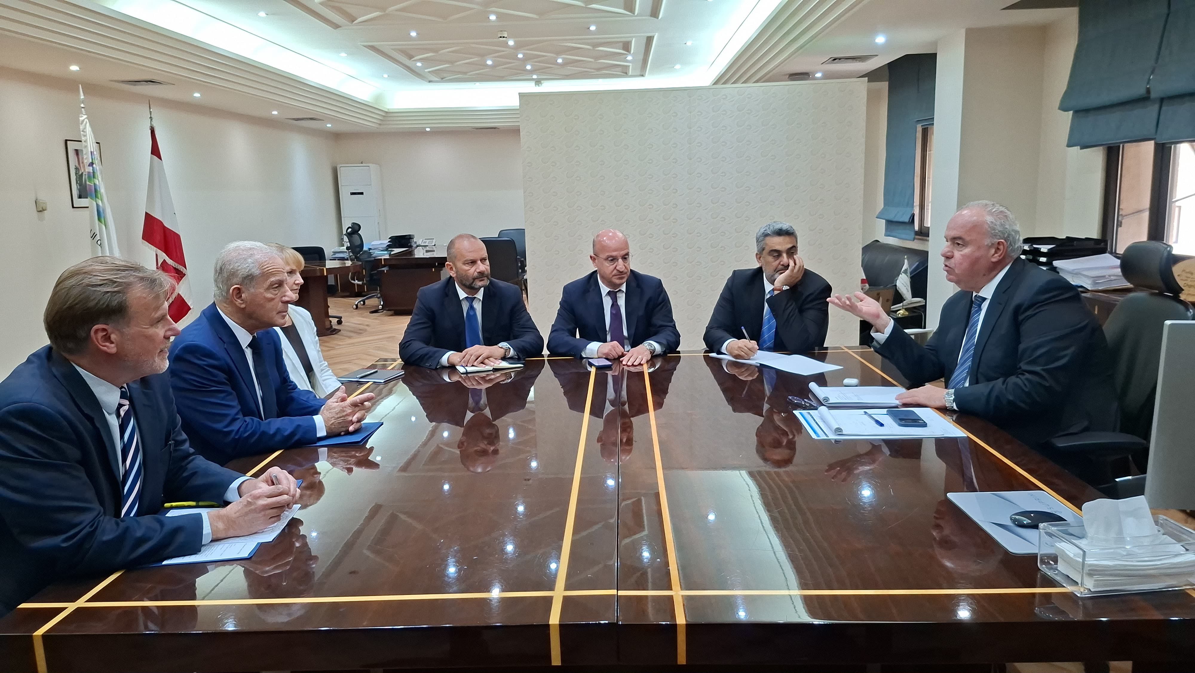 وزير الاتصالات استقبل السفير الأمريكي الذي نقل إليه رغبة أميركية بالاستثمار في قطاع الاتصالات.