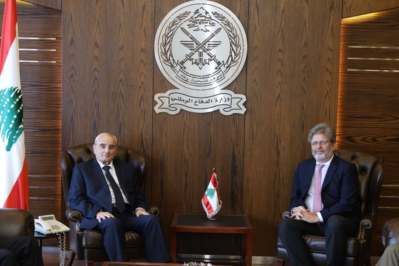 وزير الدفاع عرض مع سفير اسبانيا الجديد سبل تعزيز التعاون بين البلدين.