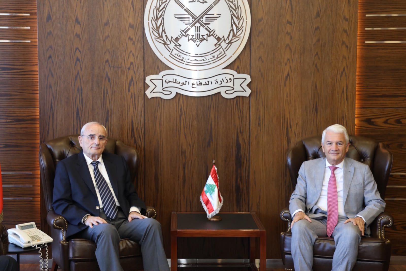 وزير الدفاع الوطني يستقبل السفير الإيطالي لدى لبنان