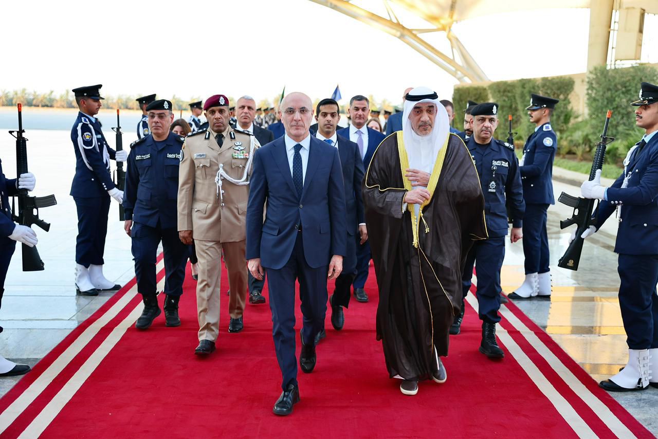وزير الداخلية يصل الكويت في زيارة رسمية.