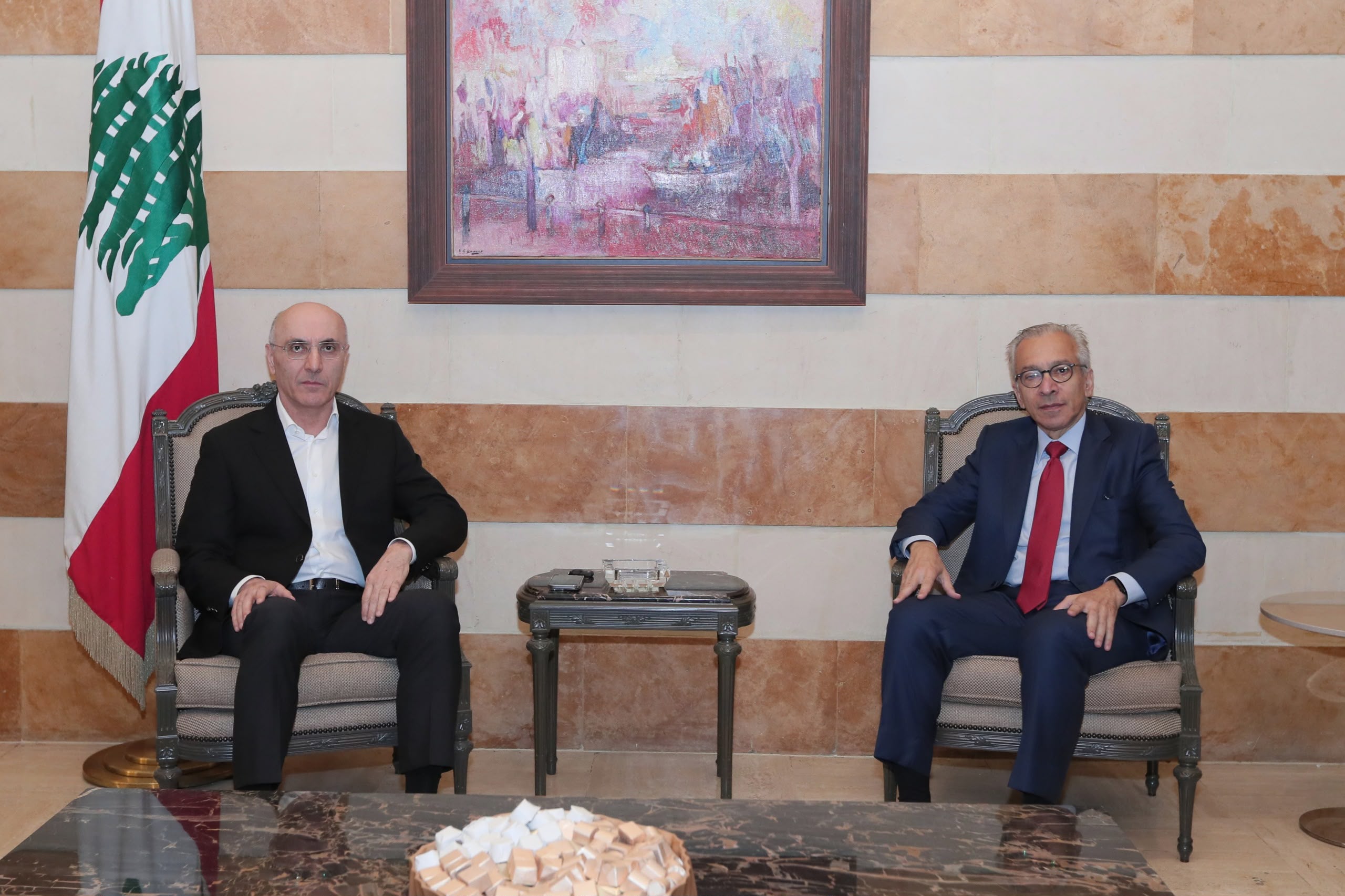 اجتماع تنسيقي بين الحجار والبساط للبحث في الإجراءات المعتمدة لضبط حركة الصادرات اللبنانية.