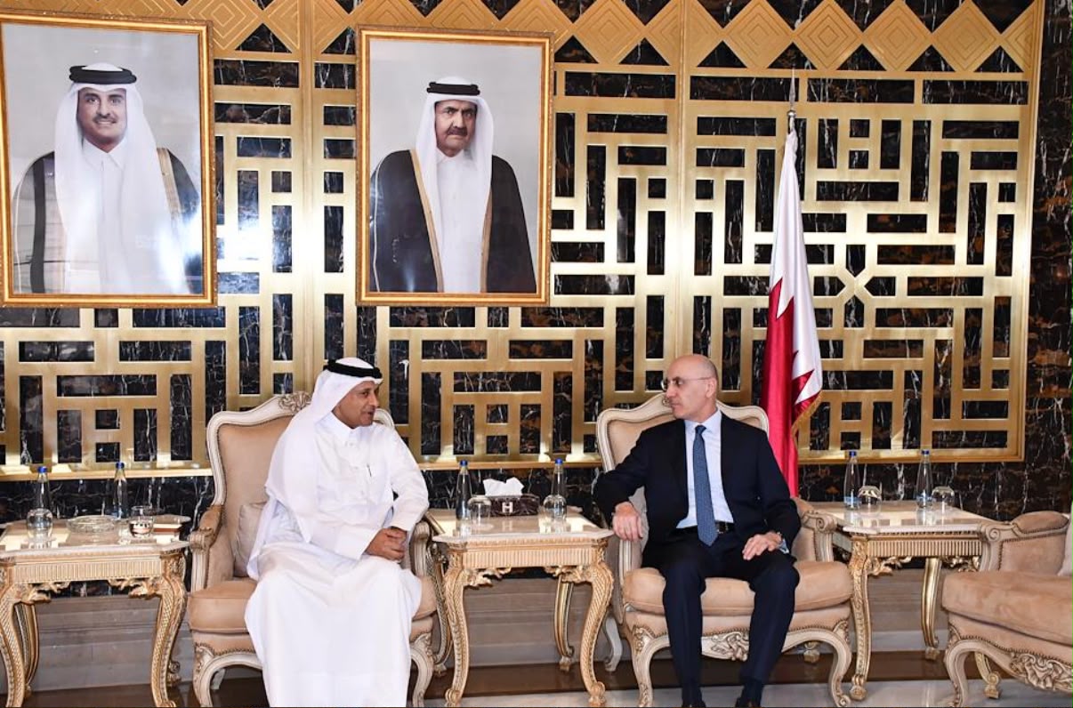 وزير الداخلية يعزي في سفارة قطر في بيروت.