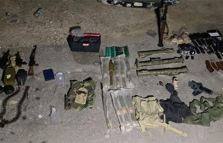 الجيش يوقف شخصَين ويضبط كمية من المخدرات والأسلحة وسيارة مسروقة