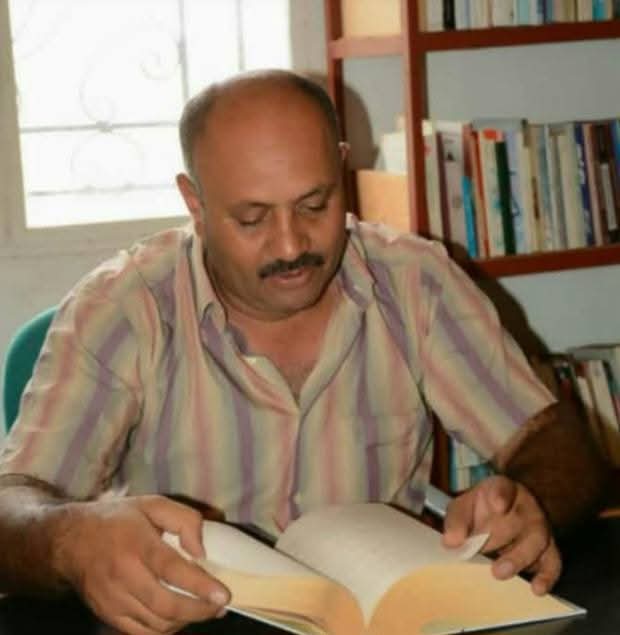 خالد قاسم… الرجل الذي يُنقذ الكتب من الموت