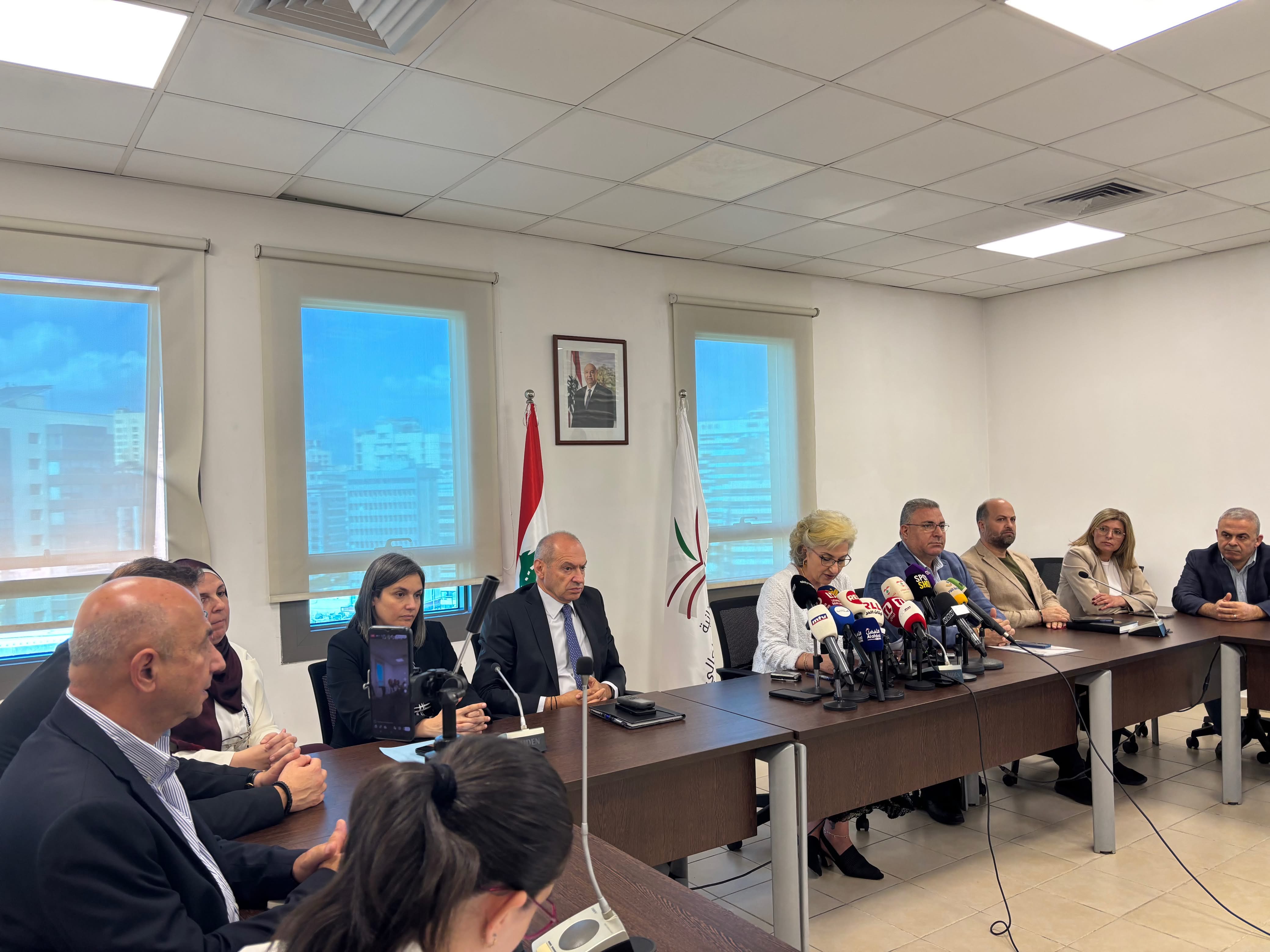 كرامي عقدت مؤتمرا صحفيا خصصته لشرح ملف تجميع المدارس.