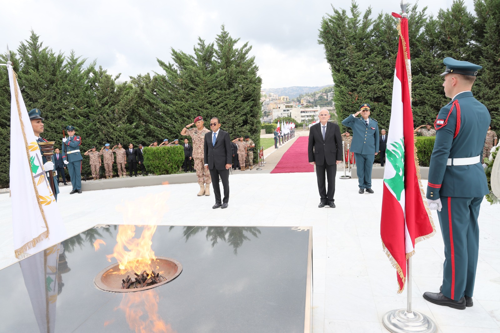 وزير الدفاع الوطني استقبل نظيره الماليزي وعرضا للعلاقات الثنائية بين البلدين