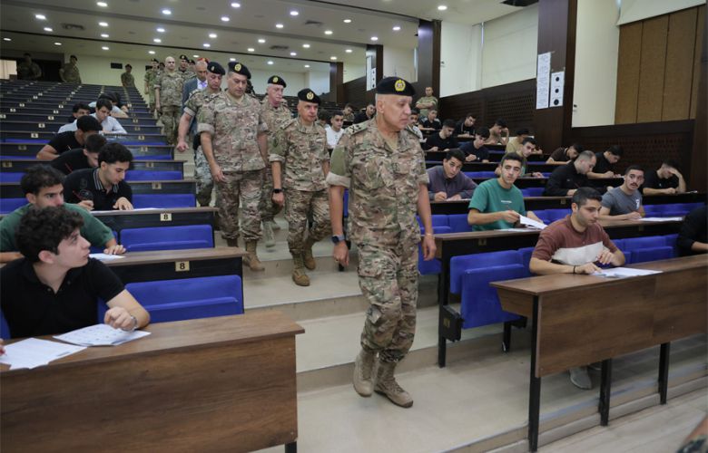 قائد الجيش بالنيابة يتفقّد سير الاختبارات النفسية والرياضية للتطوّع بصفة تلميذ ضابط في الكلية الحربية